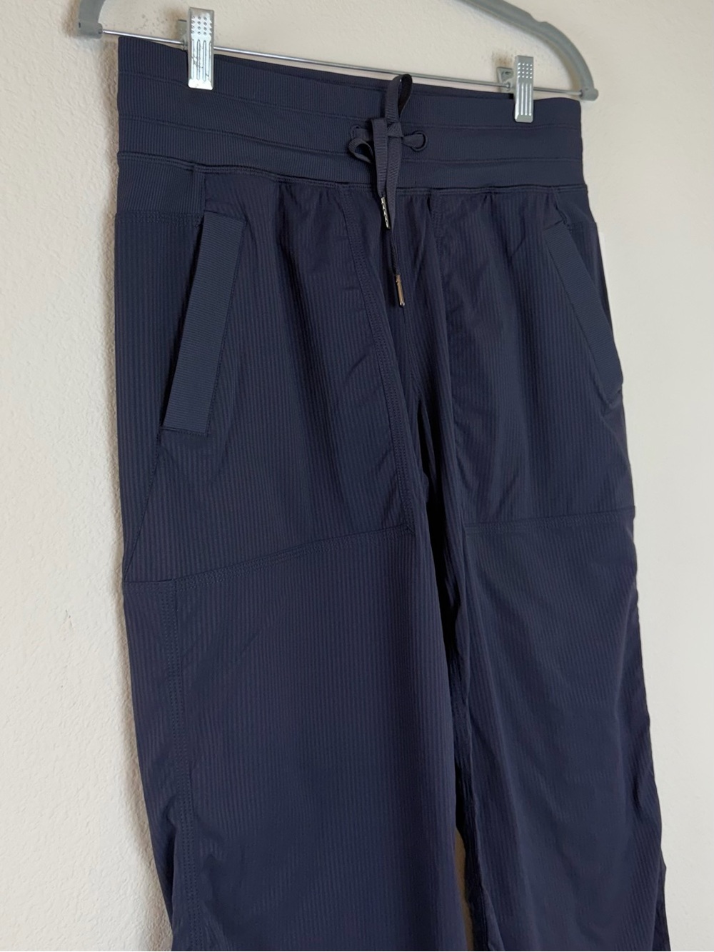 Lululemon Dance Studio Mid-Rise Pant Regular
in Black Night Size 6 - Picture 9 of 16